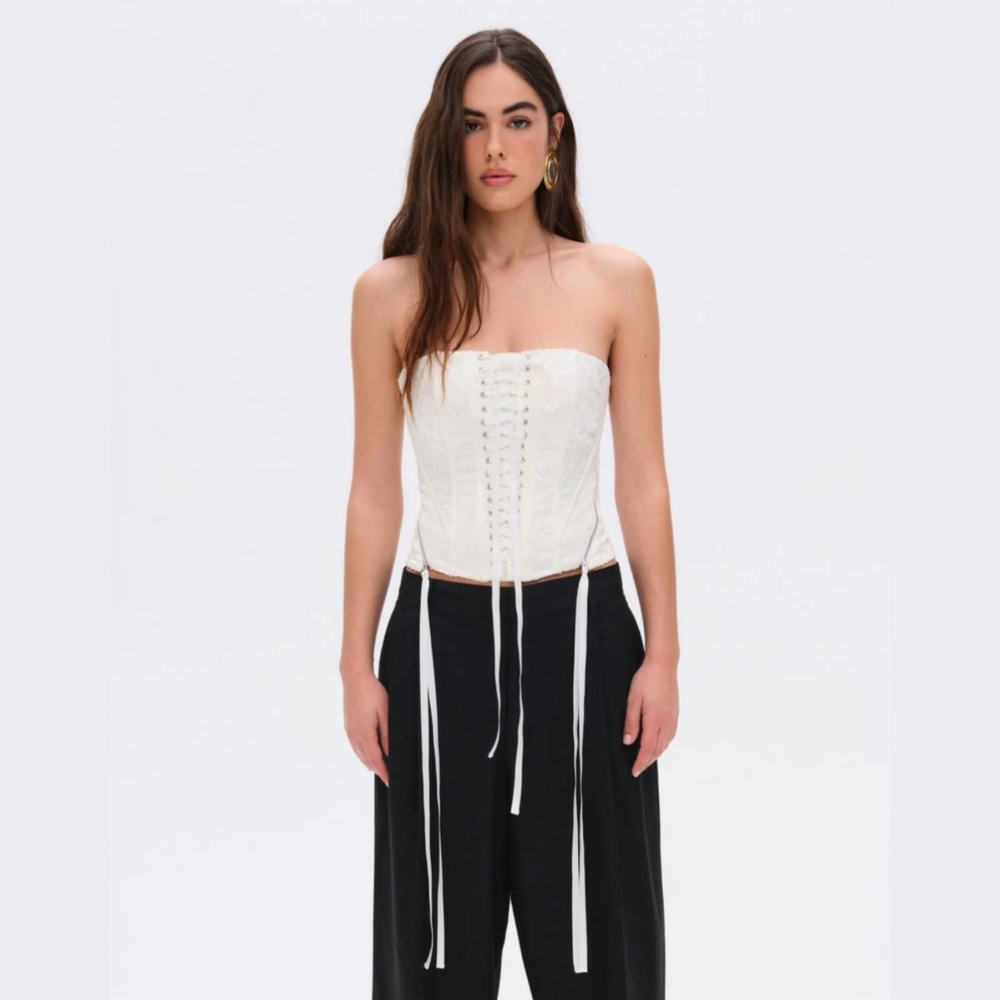 For Love & Lemons NWOT- Lilibet Corset top- white- size small
New without tags - Picture 4 of 7